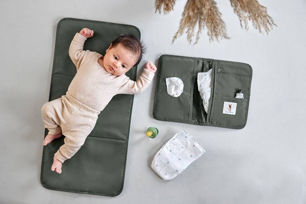 Lässig Windeltasche - kleine Wickeltasche, Olive im Angebot