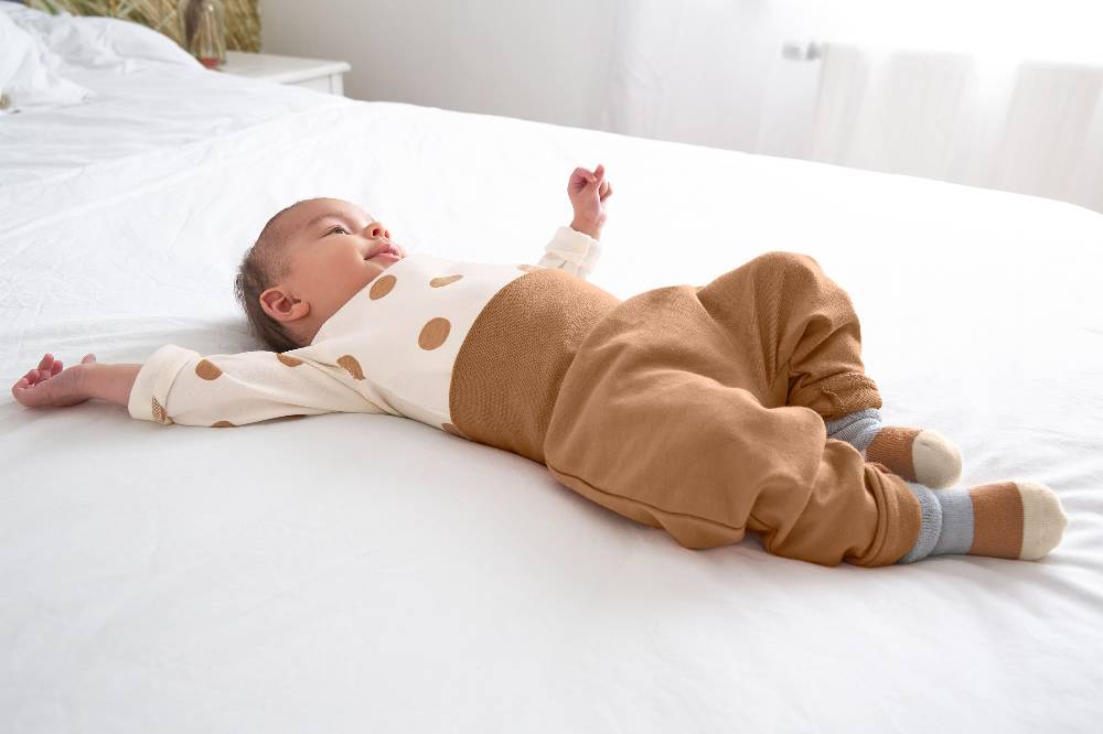 Lässig Babyhose - Bio Baumwolle, Karamell Blitzangebot