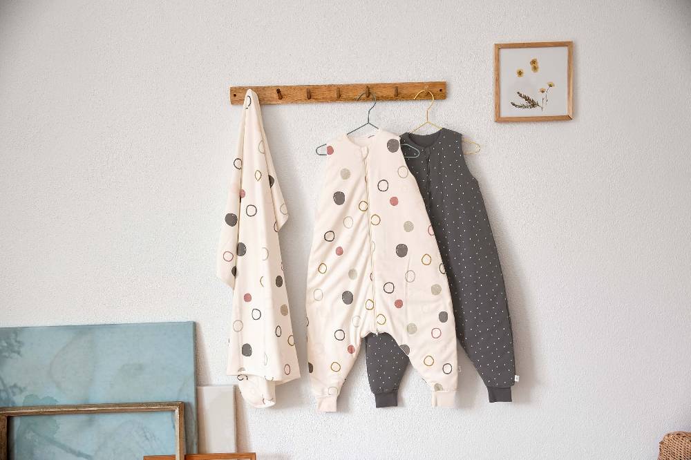 Lässig Kinder Schlafoverall 2,5 TOG, Spots, Anthrazit Letzte 3 Tage