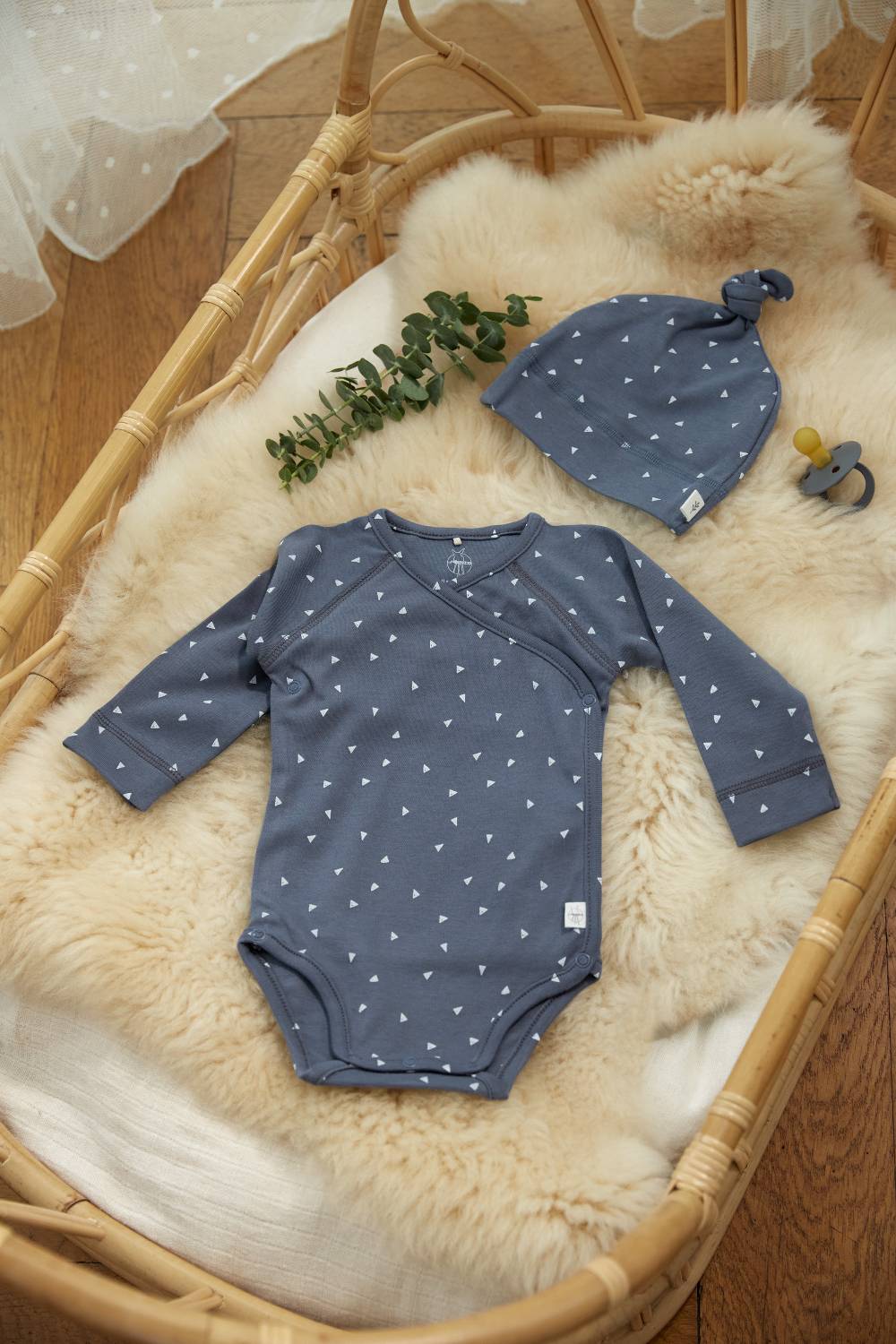 Lässig Baby Wickelbody langarm - Bio Baumwolle, Dreiecke, Blau Discount Store für neue Produkte