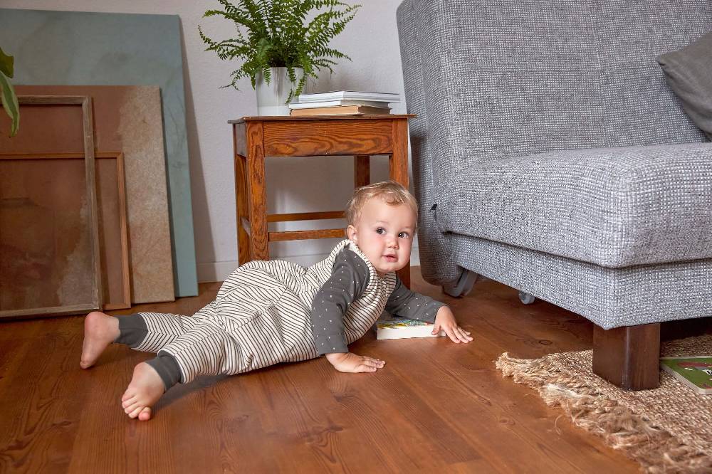 Lässig Kinder Schlafoverall 2,5 TOG, Striped, Grau Begrenzt auf 3 Tage