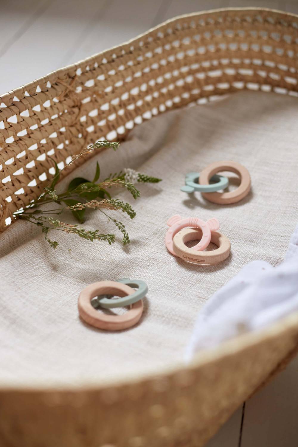 Lässig Holz Greifling mit Beißhilfe - Teether, Little Chums Dog Lagerräumung