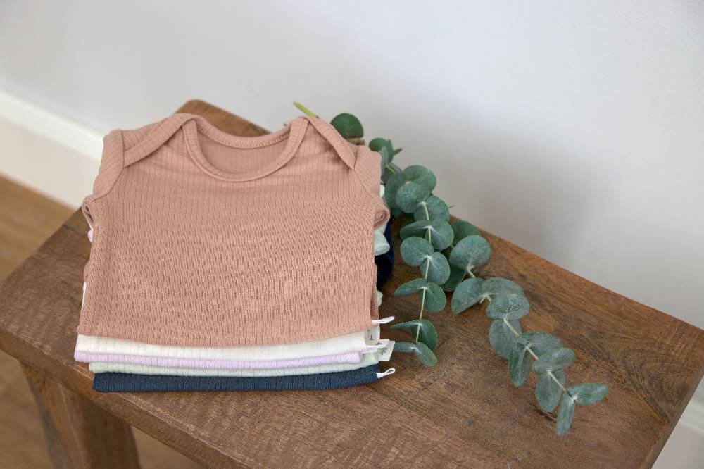 Lässig Baby Body Kurzarm - gerippt, Lila Super Sparpreis