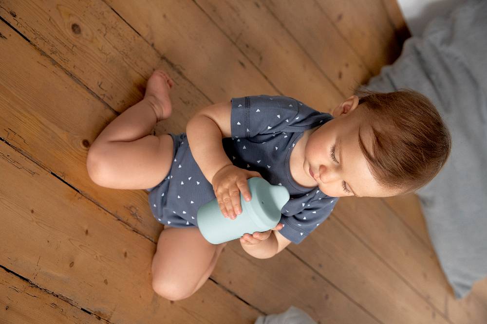 Lässig Baby Body kurzarm - Bio Baumwolle, Dreiecke, Blau Letzte 3 Tage