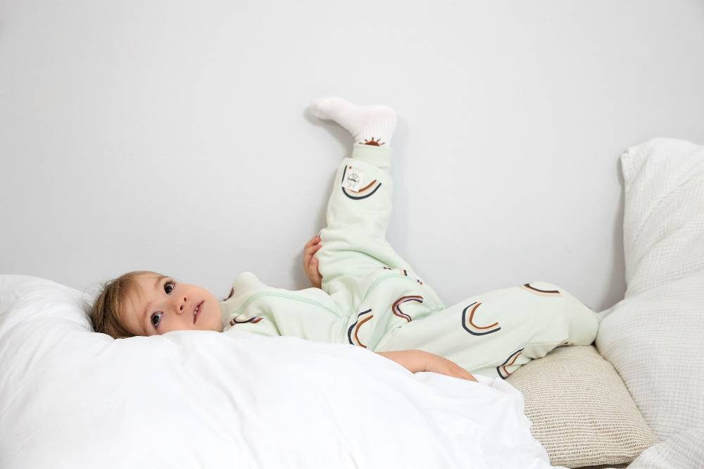 Lässig Kinder Schlafoverall 2,5 TOG - Regenbogen, Mint JETZT KAUFEN