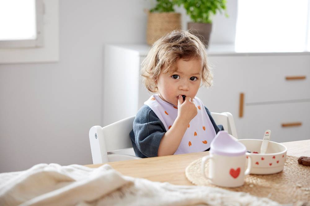 Lässig Kindergeschirr Set (Teller - Schüssel - Becher - Löffel) - Happy Rascals, Herz Angebote