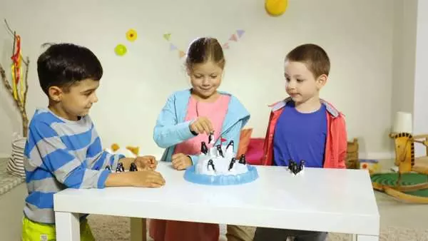 Ravensberger Matratzen Plitsch - Platsch Pinguin - Kinderspiel ab 4 Jahren Neueste Mode