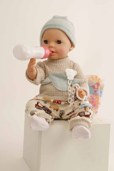 Schildkröt Manufaktur Trink + Näßbaby "Finn" 40 cm mit Malhaar und blauen Schlafaugen, Kleidung Bauernhof Top Angebot