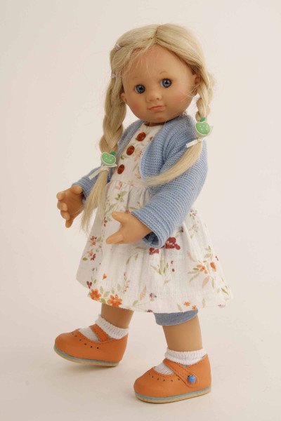 Schildkröt Manufaktur Puppe Müller-Wichtel Pia 30 cm blonde Haare, Blumenkleidung Lagerräumung