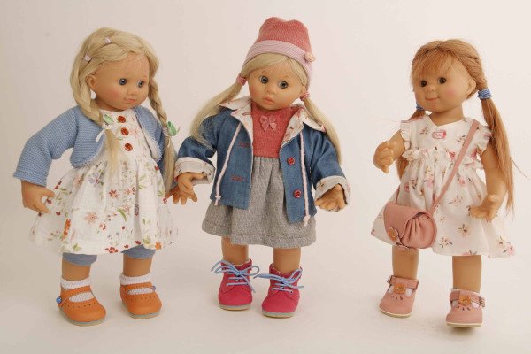 Schildkröt Manufaktur Puppe Müller-Wichtel Pia 30 cm blonde Haare, Blumenkleidung Lagerräumung
