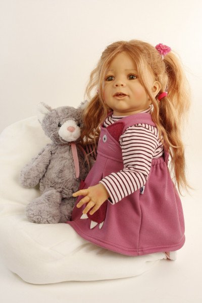 Schildkröt Manufaktur Puppe Femke 60 cm von Karola Wegerich rotblonde Haare, Kleidung Katze Flash Sale