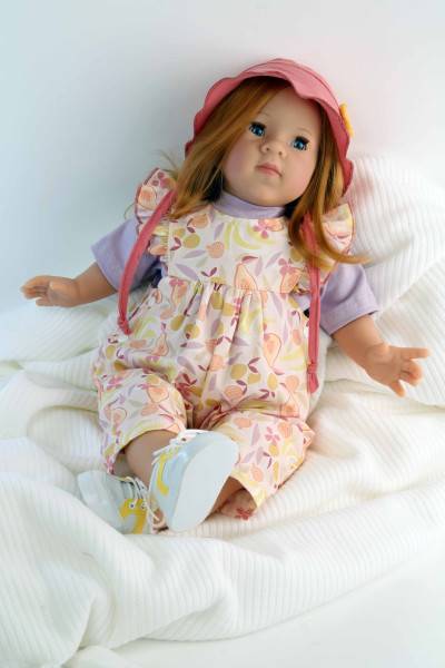 Schildkröt Manufaktur Puppe Elli 52 cm rote Haare, blaue Schlafaugen, Kleidung Früchtchen Letzter Tag