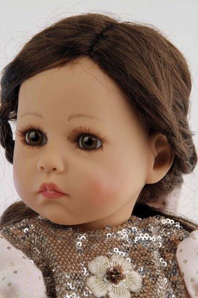 Schildkröt Manufaktur Puppe Elena sitzend 53 cm von Sybille Sauer braune Haare, festliches Kleid rose/rotgold Bis zu 50% Rabatt