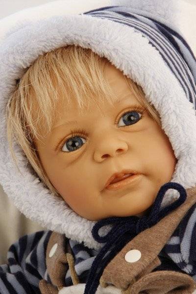 Schildkröt Manufaktur Puppe Leon 50 cm von Gudrun Legler blonde Haare, Kleidung blau/weiss Fabrikladen