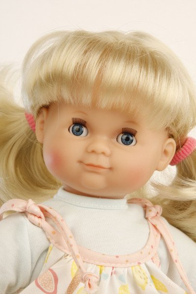 Schildkröt Manufaktur Puppe Schlummerle 32 cm blonde Haare, blaue Schlafaugen, Sommerkleidung bunt Osterangebot