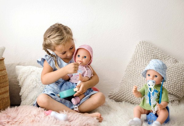 Schildkröt Manufaktur Trink + Näßbaby "Finn" 40 cm mit Malhaar und blauen Schlafaugen, Kleidung g weiss/grün/blau Fabrikverkauf