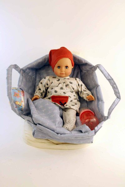 Schildkröt Manufaktur Puppe Schlummerle 32 cm mit Malhaar und blauen Schlafaugen, Kleidung grau/weiss/rot Black Friday