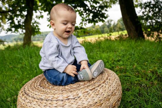 Sterntaler Babyschuh mit elastischen Schnürsenkeln in steingrün Osterangebot