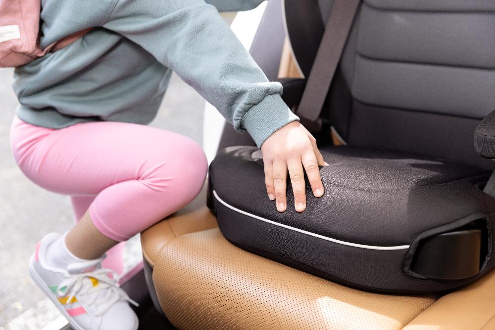 babymarkt Logico L i-Size Autokindersitz Midnight 50% Rabatt mit kostenlosem Versand