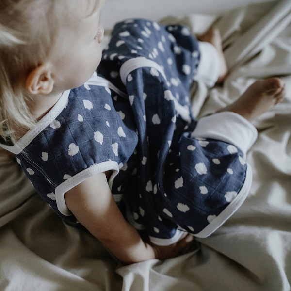 babywalz emma & noahSommer-Sleepoverall Musselin 0.5 TOG Punkte blau 50% Rabatt für begrenzte Zeit