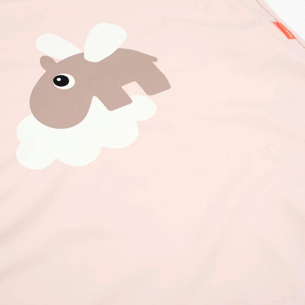 babywalz Done by DeerWasserdichte Kinderschürze Happy Clouds rosa Exklusivangebot