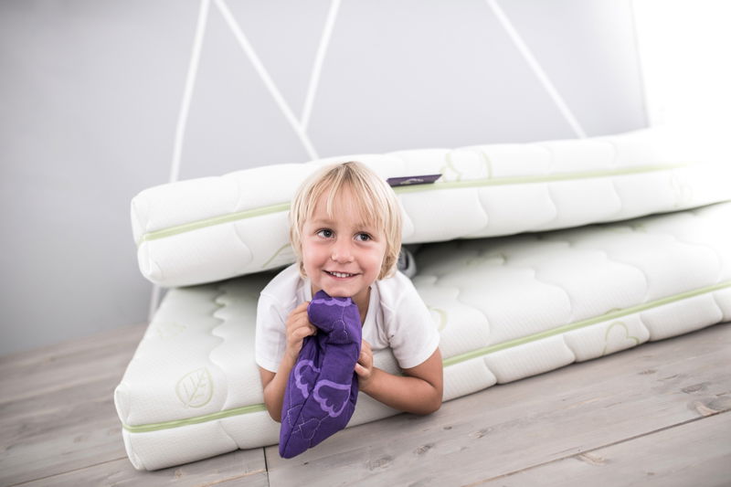 babyonlineshop Träumeland Universum Matratze 90 x 190 cm Große Rabatte