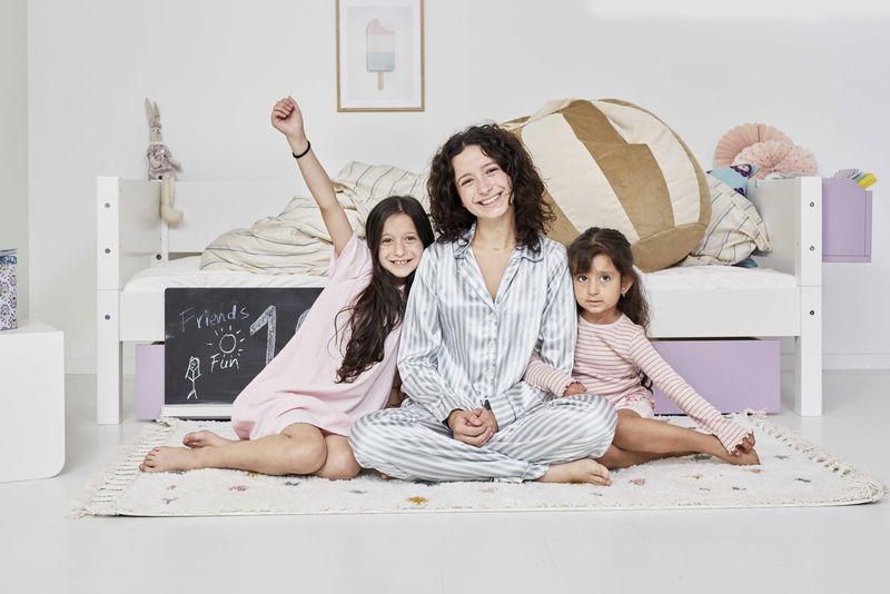 babyonlineshop Manis-h Einzelbett SIF 90x200 cm Pfosten Buche incl. Sicherung Bettkästen & Lattenrost Flash Sale