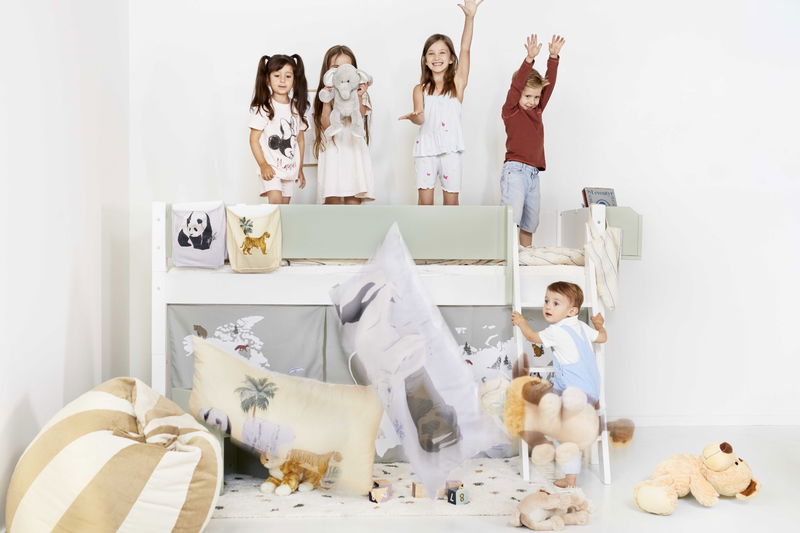 babyonlineshop Manis-h Halbhohes Bett ARN 90x200 cm Pfosten Buche inkl. Kommoden & Regal - 22 Farben wählbar ( Farbe Bett: Snow White / -11 mit Absturzsicherung NORMAL 10400-Farbe Snow White / -11 Snow White / -11) Heißer Verkauf