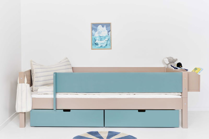 babyonlineshop Manis-h Einzelbett MIMER 90x200 cm Pfosten Buche Absturzsicherung & Schubkästen - 22 Farben wählbar Begrenztes Angebot